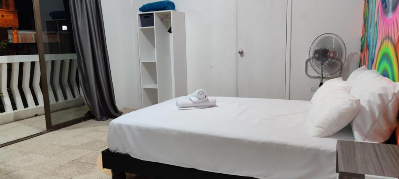 Garden House Puerto Lopez Otel Dış mekan fotoğraf